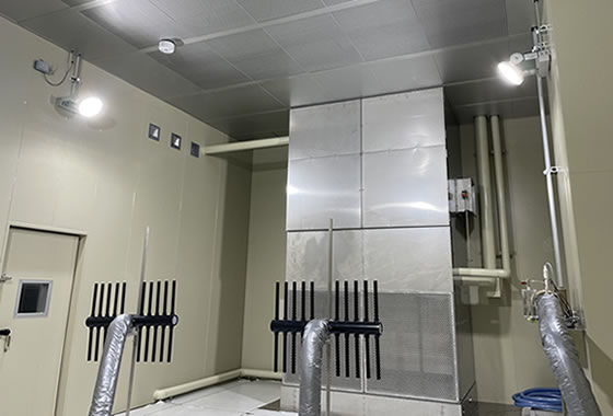 自社製空調機を設置した試験室